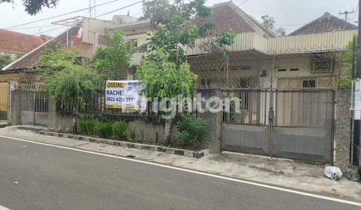 RUMAH KLASIK DI JALAN PULAU-PULAU KOTA MALANG 1