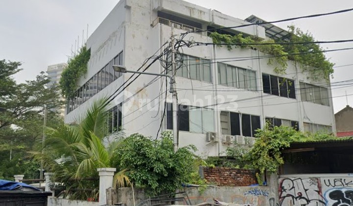 Office for Sale on Jl. Sultan Hasanudin Melawai. Strategic Location.