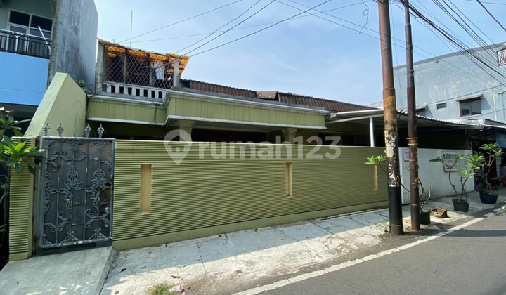 Rumah Pinggir Jalan di Jl. Cempaka Putih Timur Xvii. Rumah Pinggir Jalan di Jl. Cempaka Putih Timur Xvii.