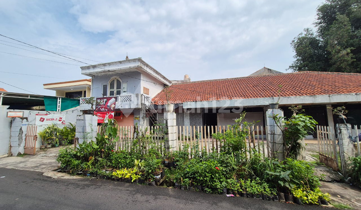 Rumah Hoek Luas Dan Strategis Di Jl. Qris Doren.