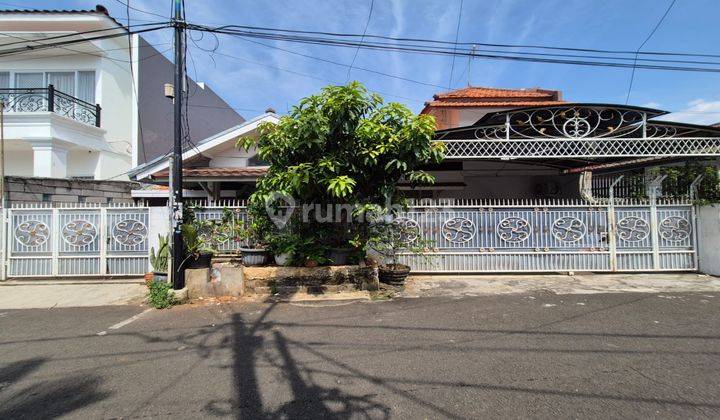 Rumah Bagus dan Strategis di Kemanggisan. Lokasi Dekat Taman dan Bus stop. Sangat Cocok Untuk Hunian. 1