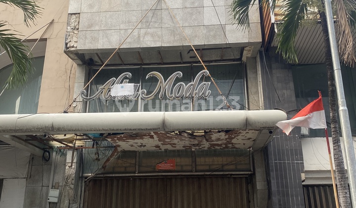 Ruko Di Pasar Baru. Lokasi Strategis Cocok Untuk Usaha.