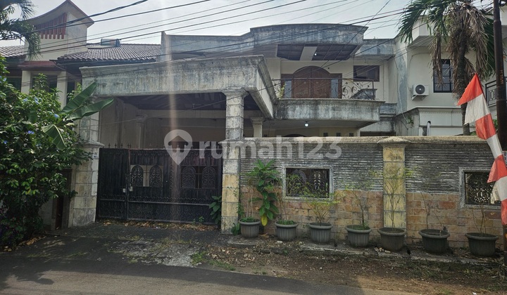 Rumah Tua Dengan Harga Menarik Di Jl. Kenanga Bintaro.