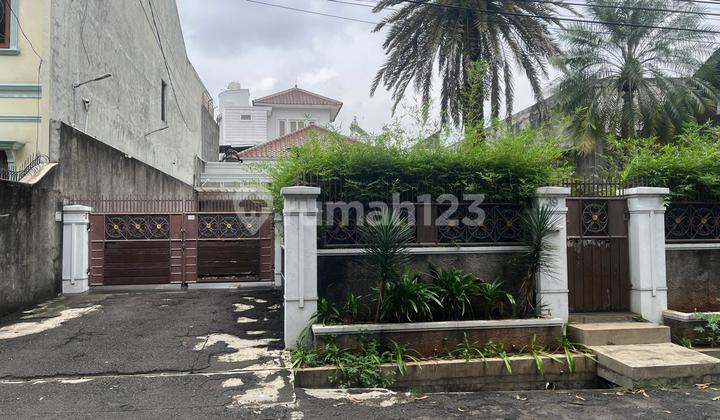 Rumah Luas Di Pinggir Jalan. Jl. Kemanggisan Ilir Raya.