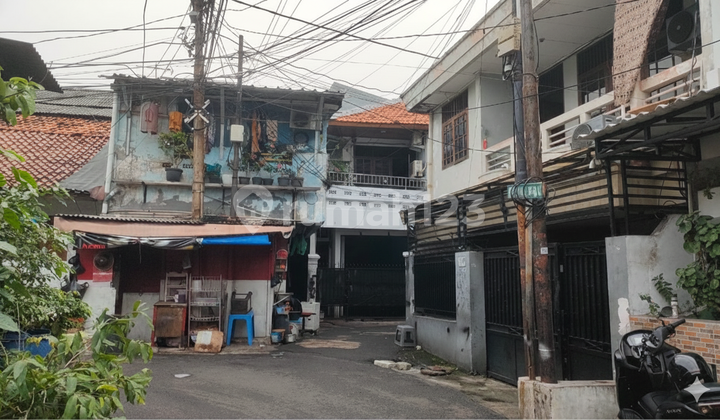 Rumah di Jl. Kota Bambu Utara 6 Palmerah. Lokasi Strategis. 2