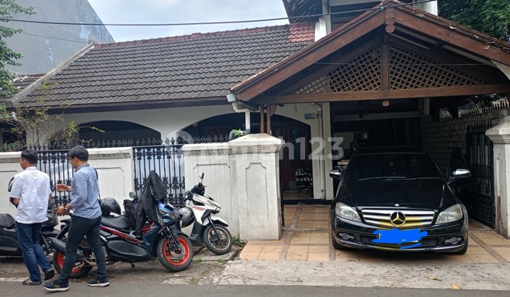 House in Praja Dalam G. Location near Jl. Arteri Pondok Indah.