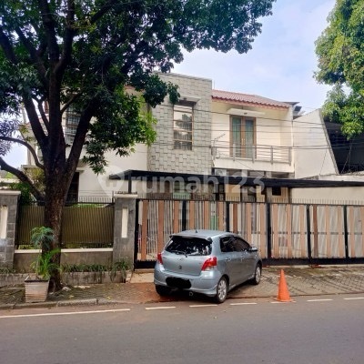 Rumah Bagus Hoek Di Panglima Polim V. Lokasi Strategis.
