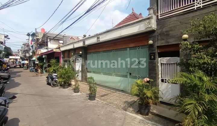 Strategic House on Jl. Semangka 3 Palmerah. 2