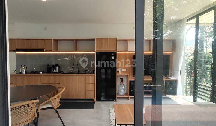 Rumah 2 Lantai Bagus Furnished SHM di Dago Village, Bandung 1