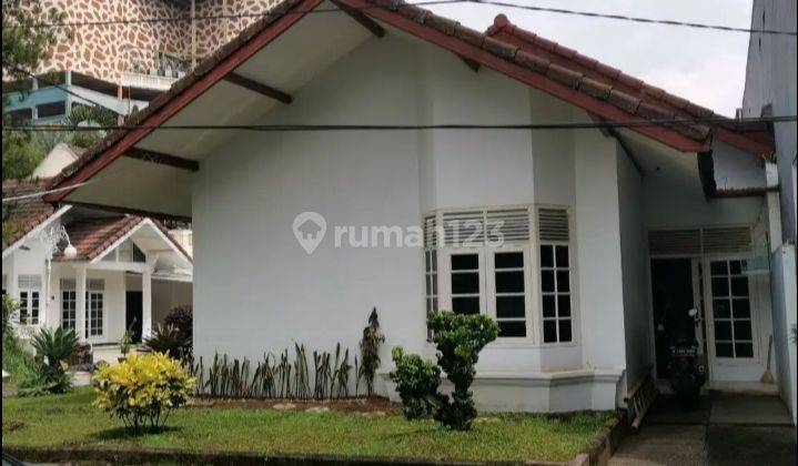 Rumah Bagus Semi Furnished SHM di Taman Pelesiran , Bandung 2