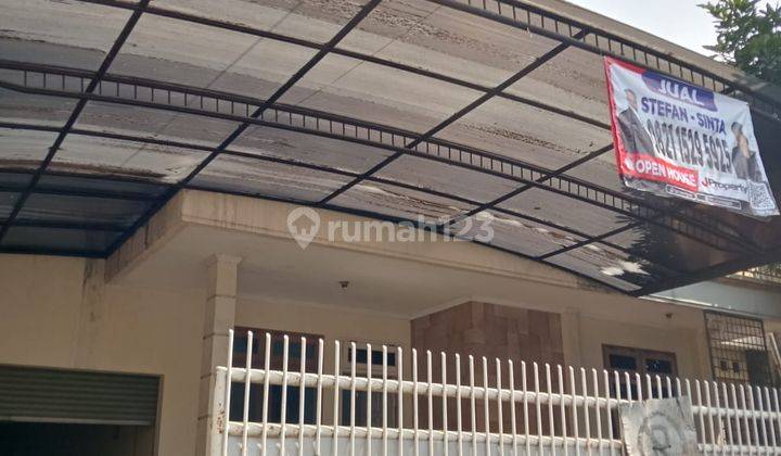 Rumah 2 Lantai Bagus Semi Furnished SHM di Babakan Jeruk , Bandung 1