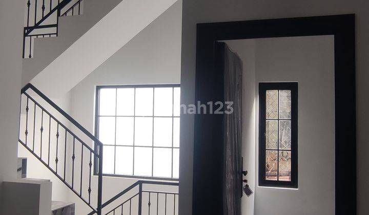 Rumah 2 Lantai Baru Unfurnished SHM di Turangga Bandung, Bandung 2