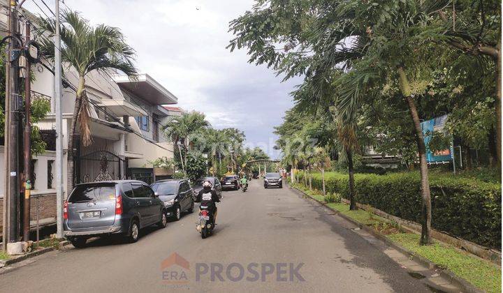 Rumah Bagus Jalan Raya Depan Sport Club 1