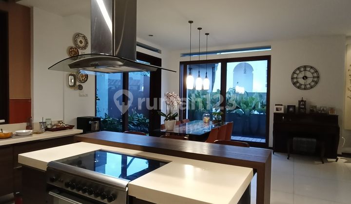 Rumah Arsitektur Cantik, Asri Lokasi Nyaman With Pool 2