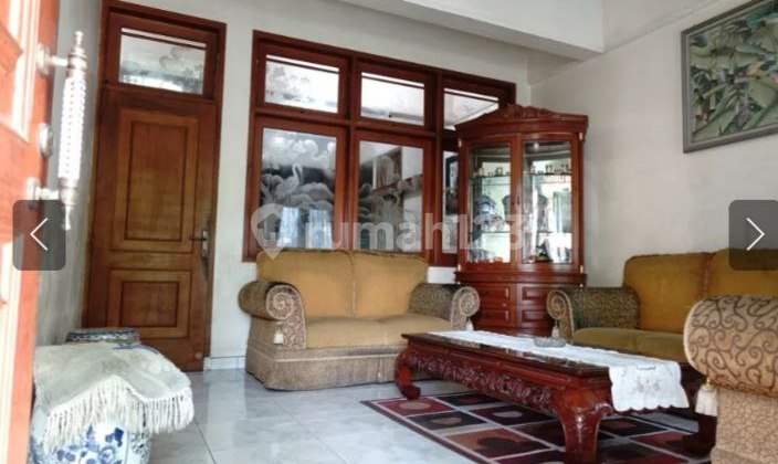 Well-Maintained Old House in Sayap Riau, Bandung City 2