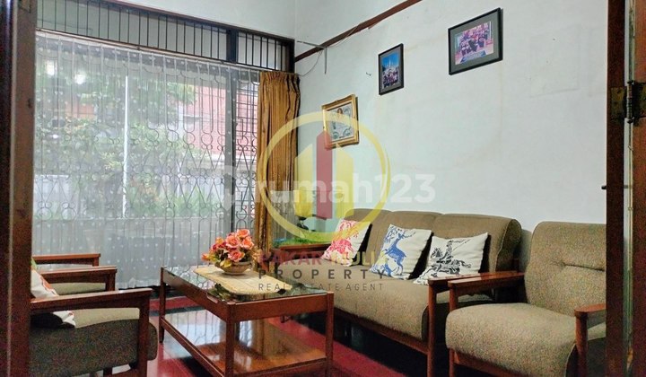 Rumah Klasik Terawat Bagus Siap Huni di Sayap Riau Bandung Kota