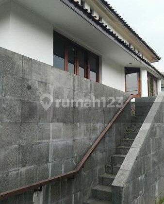 Classic House on Mainroad Riau Bandung Suitable for Office Hotel Restaurant 2