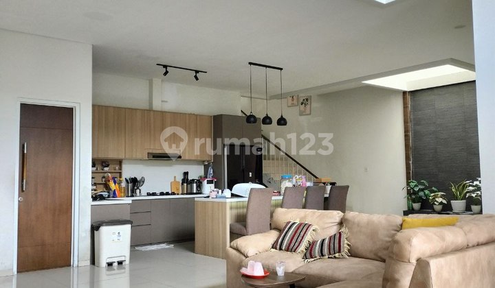 Luxury Good Hook House with SHM in Turangga, Buahbatu, Bandung