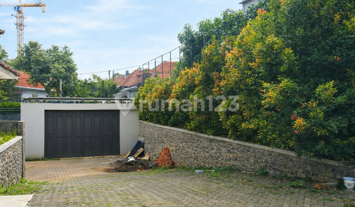 Rumah Klasik di Mainroad Riau Bandung Cocok Kantor Hotel Resto