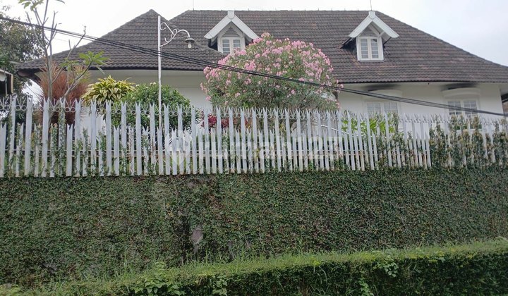 Rumah di Setrasari Dekat Pasteur Gegerkalong Setiabudi Bandung