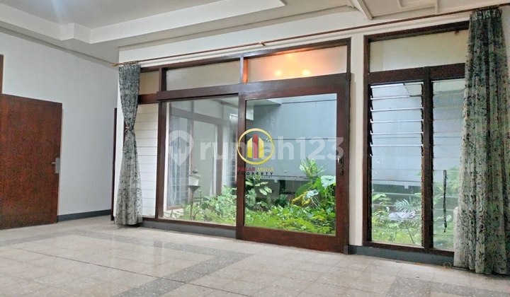 Well-Maintained Old House in Turangga Near Gitar Karawitan Bandung 2