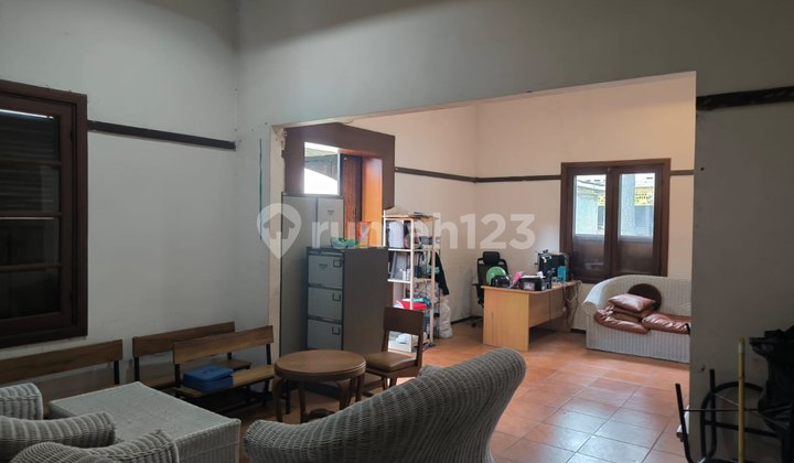 Ex Cafe Restaurant House in Riau Wing, Bandung City