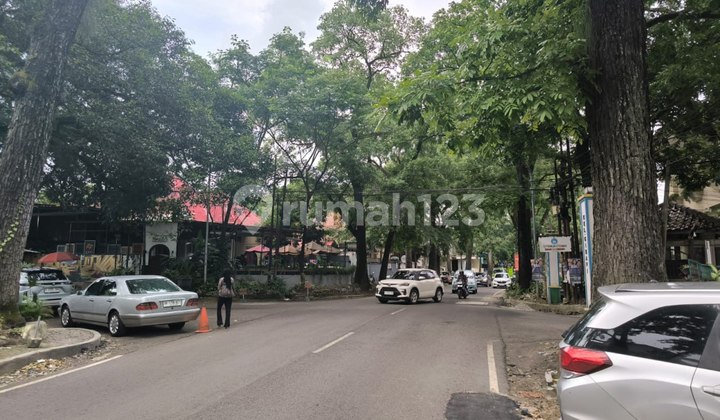 Ex Cafe Restaurant House in Riau Wing, Bandung City 2