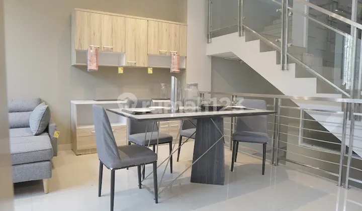 Gedung Komersial Ex Showroom Furniture di Mainroad Padalarang