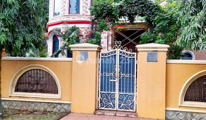 Sewa Rumah Hook Besar Ada Kolam Renang di Giriloka Bsd 1