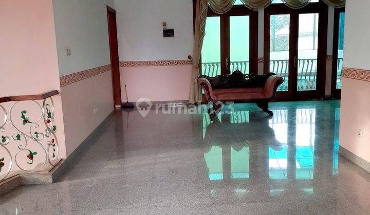 Sewa Rumah Hook Besar Ada Kolam Renang di Giriloka Bsd 9