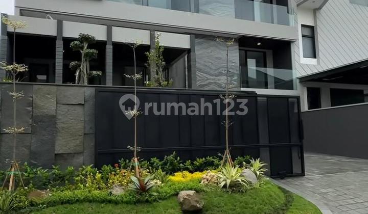 New 2-story house for sale in the International Golf Hill of West Surabaya Citraland.