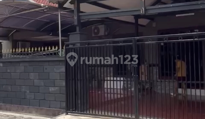 Rumah Modern Di Surabaya Barat Di Taman Pondok Indah