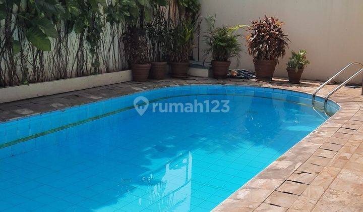 Rumah cantik, full furnish dilengkapi dengan kolam renang Sudah Renovasi 2