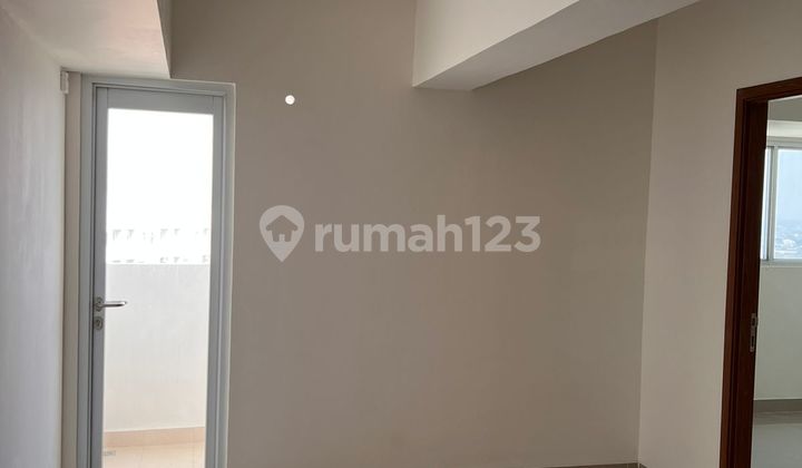 Apartemen Dekat Stasiun Kereta Api