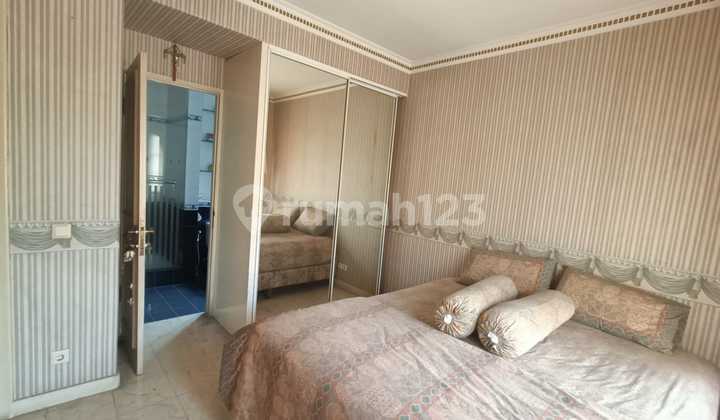 Large House in the Most Exclusive Area. 2