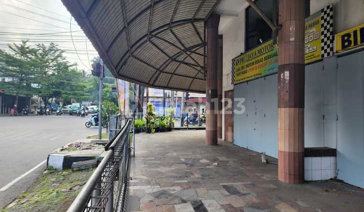 CHEAPEST ! Corner Shop Mainroad Ciateul Bandung – 4 Floors + Elevator, Price Drop! 2