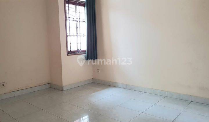 Rumah Bagus Unfurnished SHM di Singgasana Pradana, Bandung 2