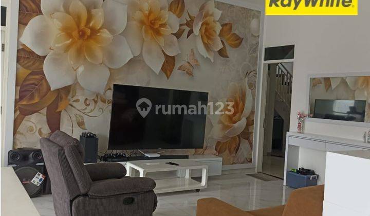 Rumah 2 Lantai Bagus Semi Furnished di Singgasana Pradana 2