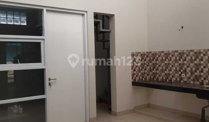 Rumah 2 Lantai Siap Huni di Taman Holis Indah - Harga 1,5 M-An! 2