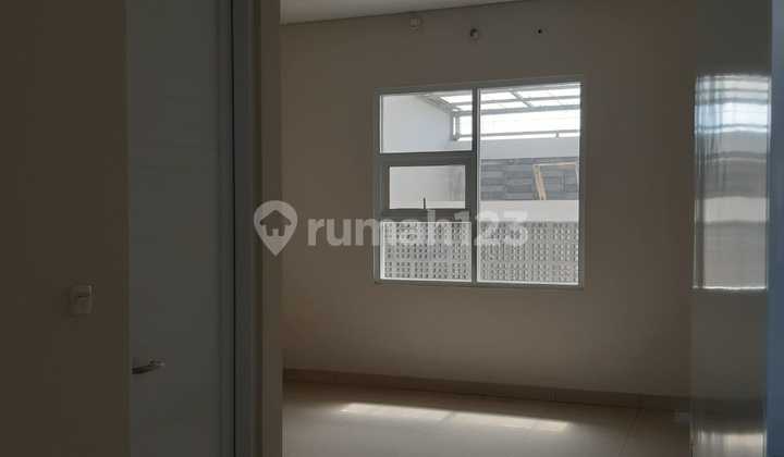 Rumah 2 Lantai Siap Huni di Taman Holis Indah - Harga 1,5 M-An!