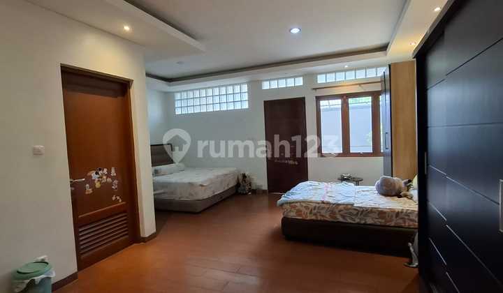CHEAPEST! 3-Storey Shop House Ready to Occupy on Main Road Sudirman, Bandung, High Traffic