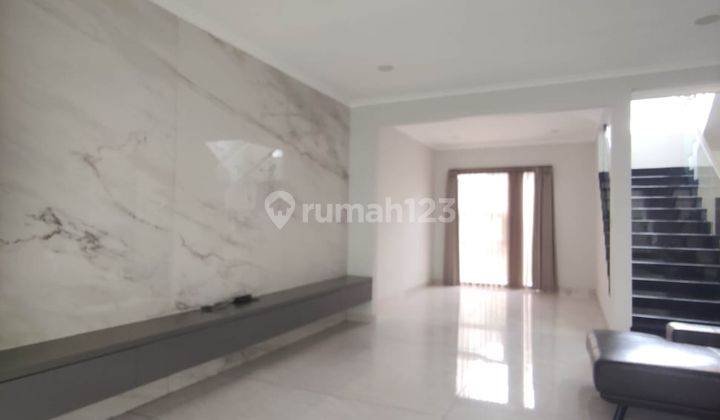 Rumah 2 Lantai Bagus Furnished SHM di Batununggal Indah , Bandung 1