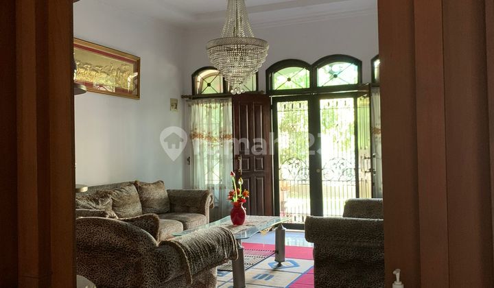 Rumah Mewah Posisi Sudut di Taman Setiabudi Indah Medan – Garasi 6 Mobil! 2