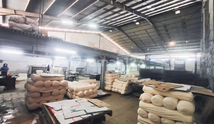 Pabrik/Gudang Luas Mainroad - Loading Dock, Parkiran 20+ Mobil!