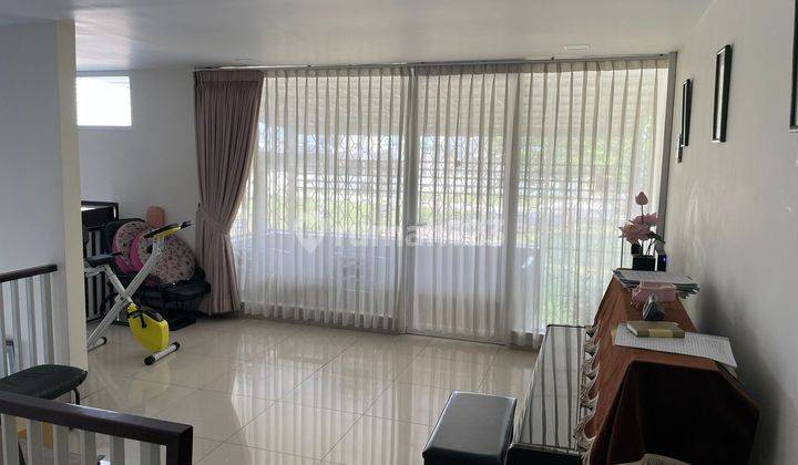 Rumah 2.5 lantai di Citra 8 posisi di hoek bangunan sudah direnovasi 2