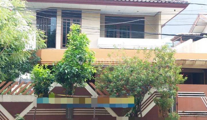 Rumah di Taman Kedoya Bangunan 2 Lantai terawat & rapi. Row bisa  4 Mobil. 2