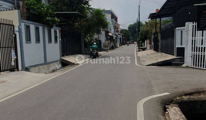 Rumah 3 lantai hadap jalan raya dekat area Cengkareng  2