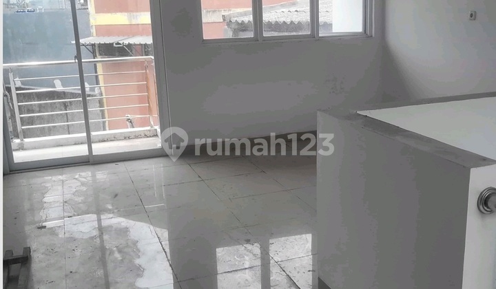 Rumah Baru 3 Lantai Siap Huni di Jl. Angke Indah 2