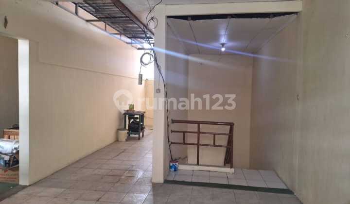 For sale 2 units of 3-storey and 2.5-storey attached shophouses. Access close to toll road. 2