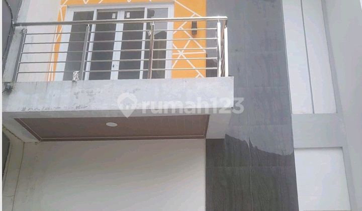 Rumah Baru 3 Lantai Siap Huni di Jl. Angke Indah